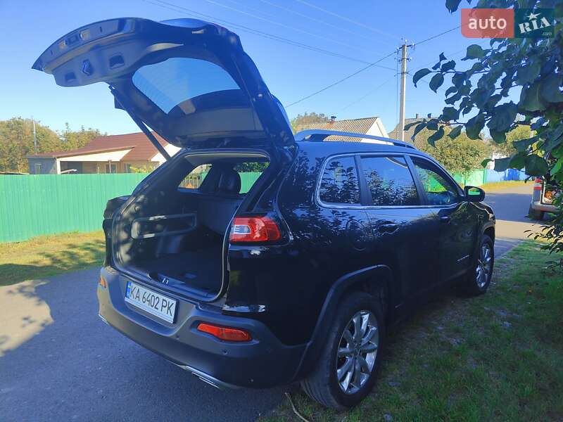 Внедорожник / Кроссовер Jeep Cherokee 2016 в Киеве