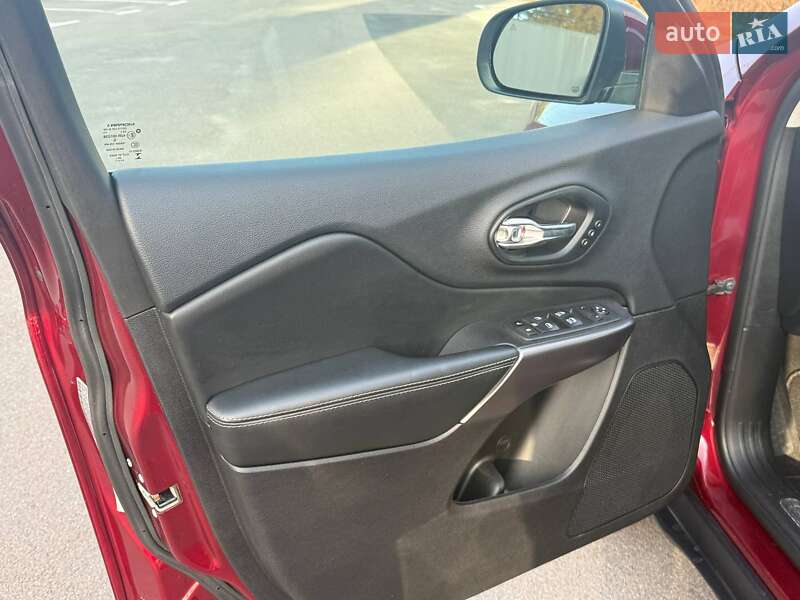 Позашляховик / Кросовер Jeep Cherokee 2021 в Києві