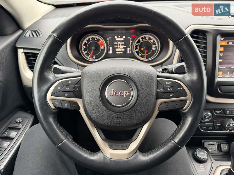 Внедорожник / Кроссовер Jeep Cherokee 2015 в Виннице