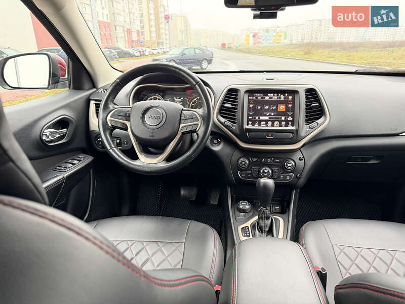 Внедорожник / Кроссовер Jeep Cherokee 2015 в Виннице