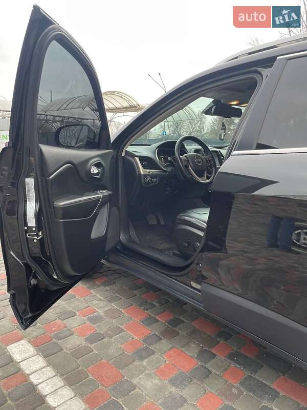 Внедорожник / Кроссовер Jeep Cherokee 2016 в Днепре