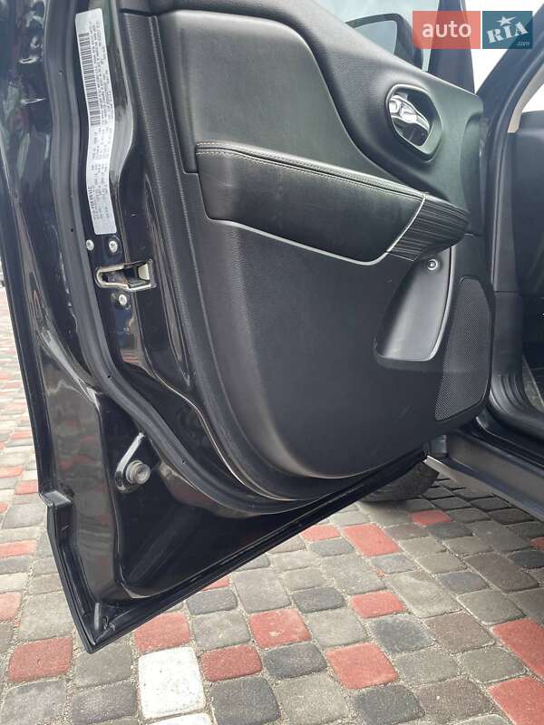 Внедорожник / Кроссовер Jeep Cherokee 2016 в Днепре