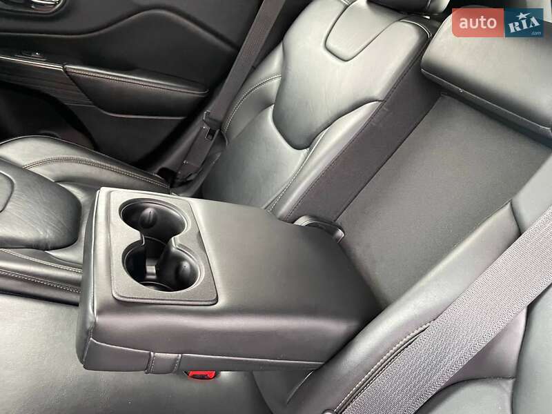 Внедорожник / Кроссовер Jeep Cherokee 2016 в Днепре