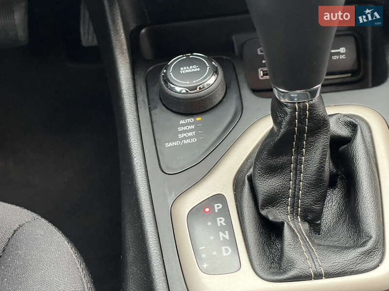 Внедорожник / Кроссовер Jeep Cherokee 2014 в Лубнах