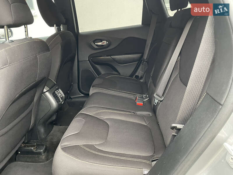 Внедорожник / Кроссовер Jeep Cherokee 2014 в Лубнах