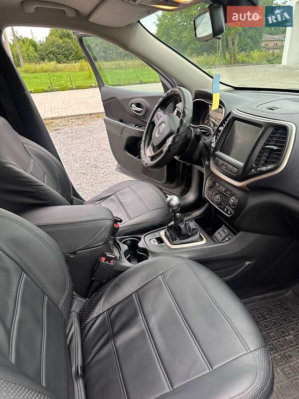 Позашляховик / Кросовер Jeep Cherokee 2014 в Житомирі