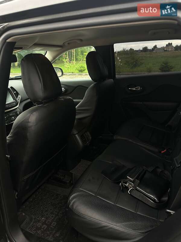 Позашляховик / Кросовер Jeep Cherokee 2014 в Житомирі