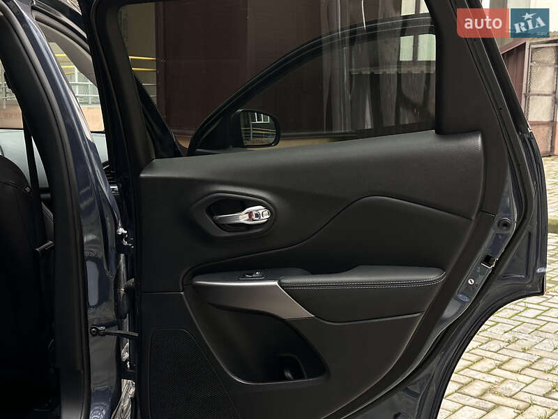 Позашляховик / Кросовер Jeep Cherokee 2021 в Ромнах