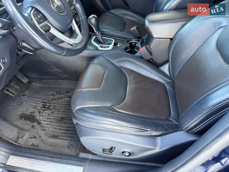 Позашляховик / Кросовер Jeep Cherokee 2015 в Стрию