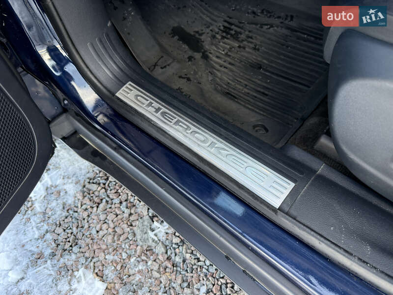 Позашляховик / Кросовер Jeep Cherokee 2015 в Стрию