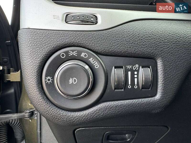 Внедорожник / Кроссовер Jeep Cherokee 2015 в Киеве фото 16 Внедорожник / Кроссовер Jeep Cherokee 2015 в Киеве