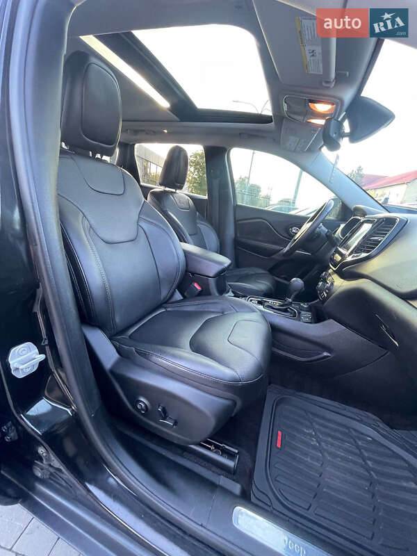 Внедорожник / Кроссовер Jeep Cherokee 2018 в Луцке