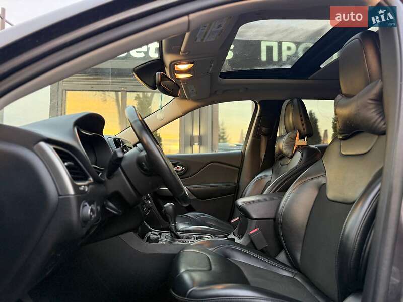 Позашляховик / Кросовер Jeep Cherokee 2018 в Львові
