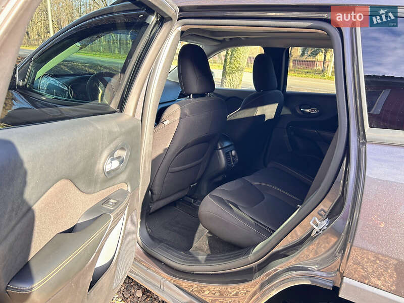 Позашляховик / Кросовер Jeep Cherokee 2015 в Харкові