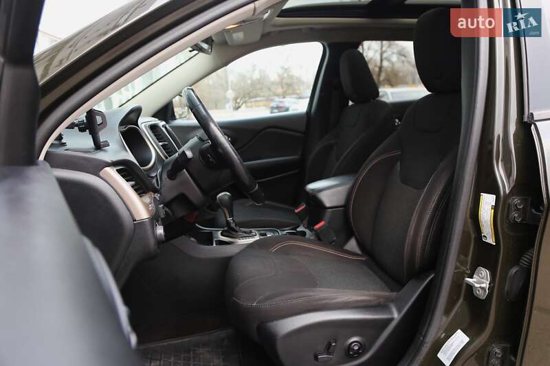 Позашляховик / Кросовер Jeep Cherokee 2016 в Києві