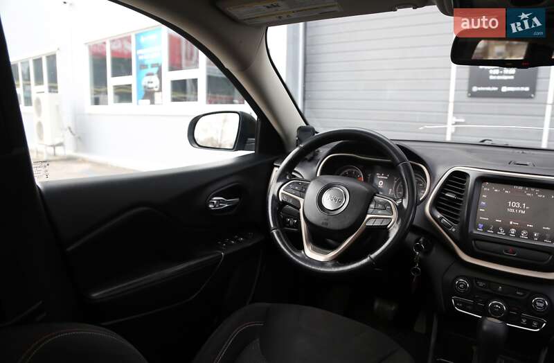 Позашляховик / Кросовер Jeep Cherokee 2016 в Києві