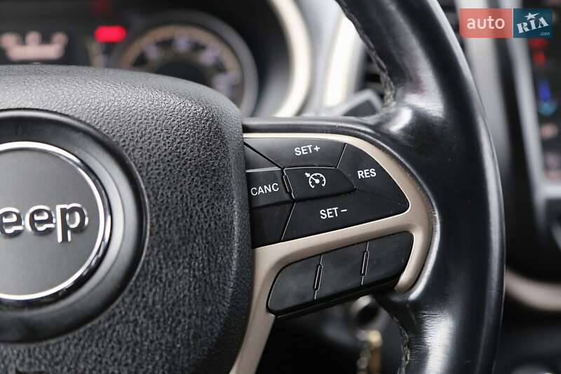 Позашляховик / Кросовер Jeep Cherokee 2016 в Києві