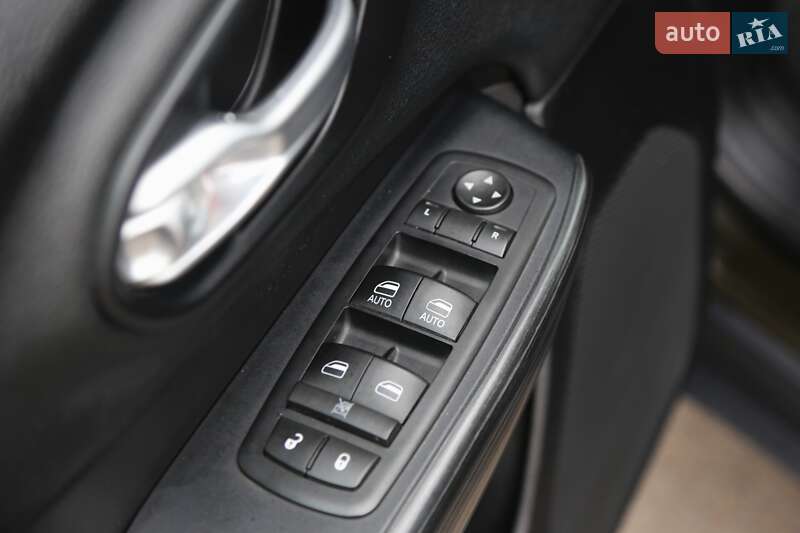 Позашляховик / Кросовер Jeep Cherokee 2016 в Києві