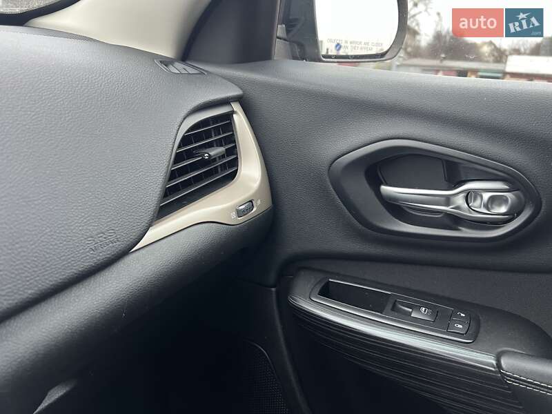 Позашляховик / Кросовер Jeep Cherokee 2014 в Києві фото 42 Позашляховик / Кросовер Jeep Cherokee 2014 в Києві