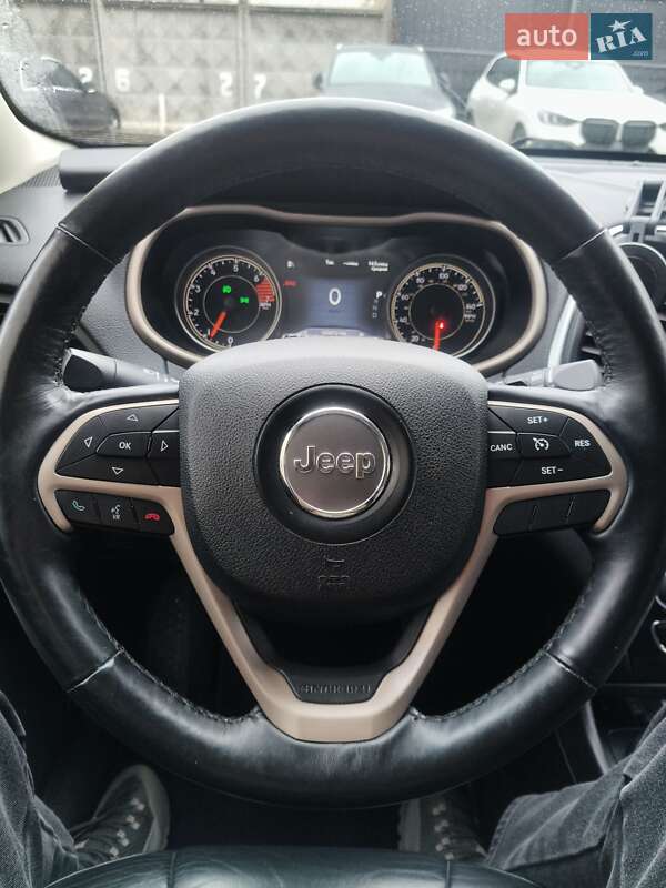 Внедорожник / Кроссовер Jeep Cherokee 2016 в Ирпене