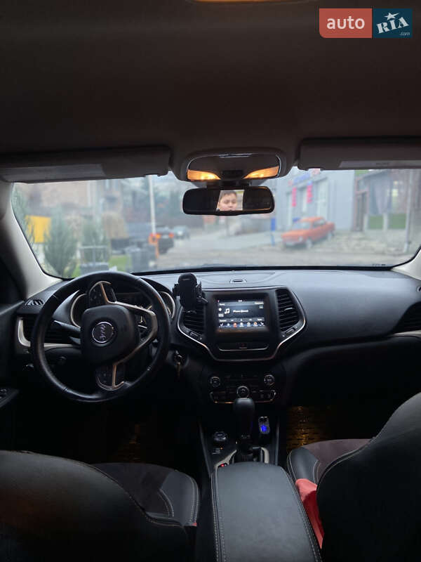 Внедорожник / Кроссовер Jeep Cherokee 2016 в Днепре