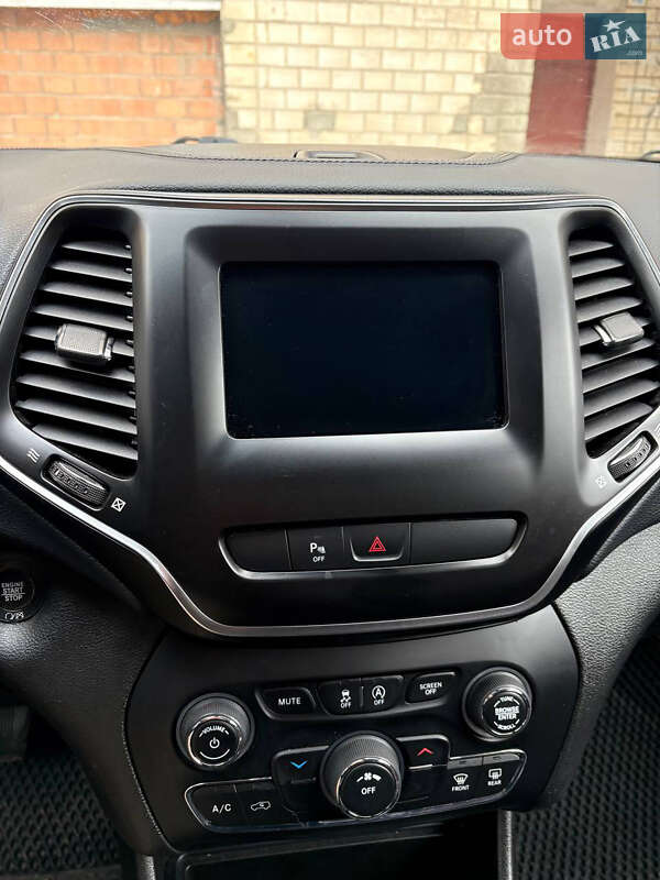 Внедорожник / Кроссовер Jeep Cherokee 2018 в Хмельницком
