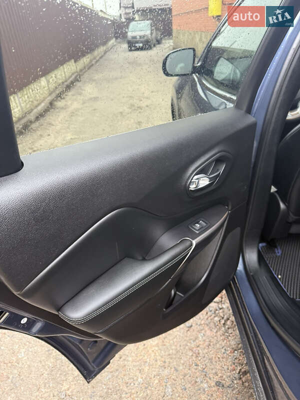 Внедорожник / Кроссовер Jeep Cherokee 2020 в Киеве