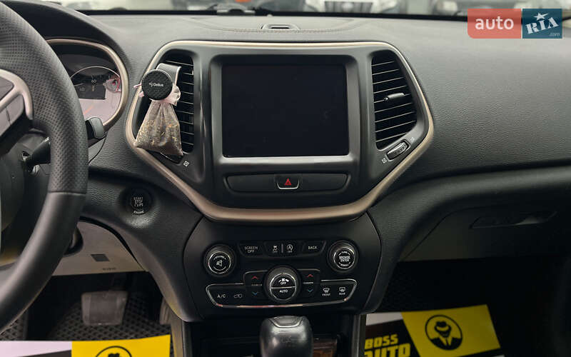 Внедорожник / Кроссовер Jeep Cherokee 2015 в Мукачево