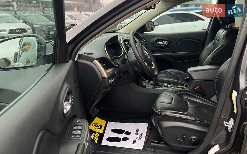 Внедорожник / Кроссовер Jeep Cherokee 2015 в Мукачево