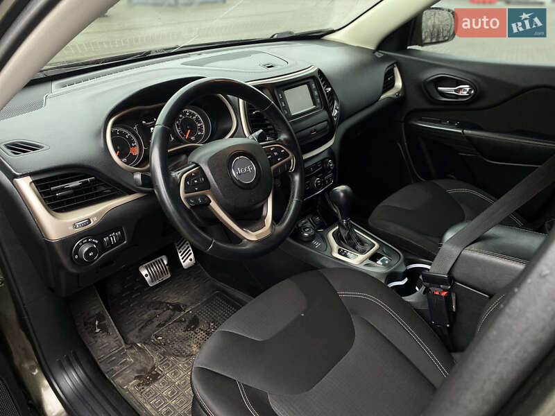 Позашляховик / Кросовер Jeep Cherokee 2015 в Полтаві фото 13 Позашляховик / Кросовер Jeep Cherokee 2015 в Полтаві