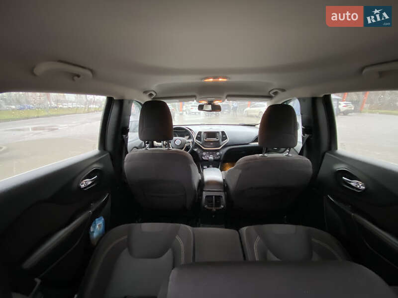 Позашляховик / Кросовер Jeep Cherokee 2015 в Полтаві фото 19 Позашляховик / Кросовер Jeep Cherokee 2015 в Полтаві