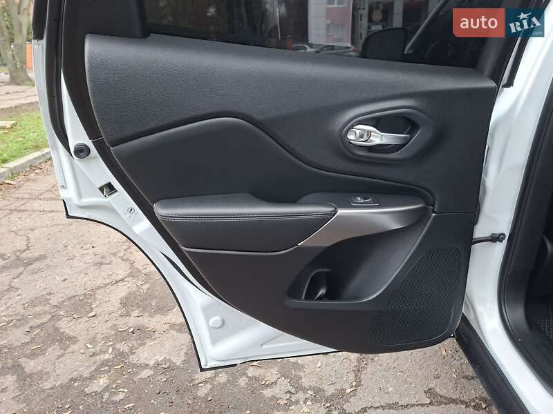 Внедорожник / Кроссовер Jeep Cherokee 2021 в Черкассах