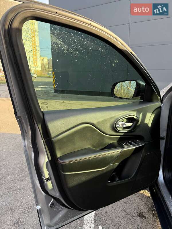 Внедорожник / Кроссовер Jeep Cherokee 2019 в Харькове фото 27 Внедорожник / Кроссовер Jeep Cherokee 2019 в Харькове