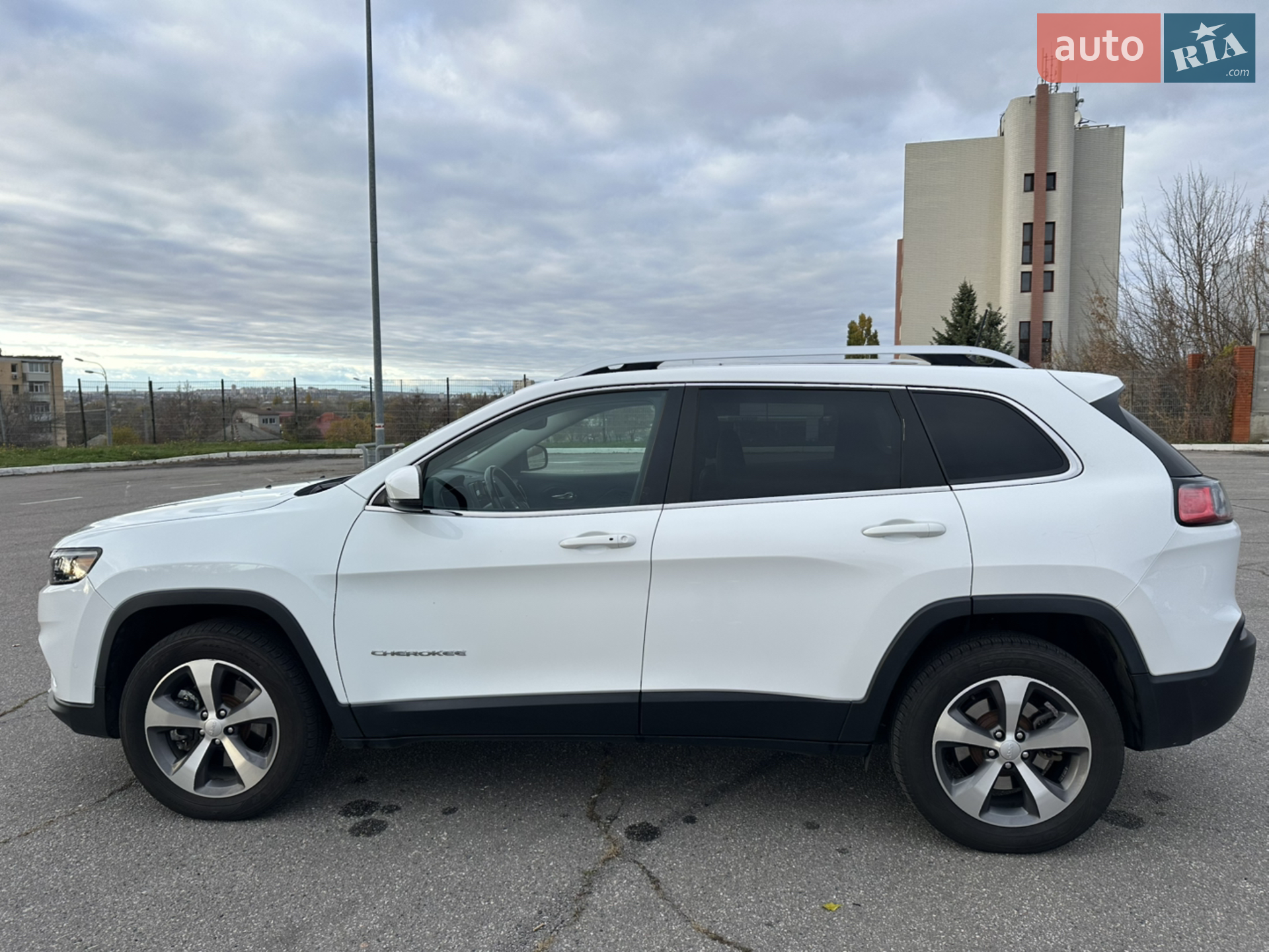 2020 Jeep Cherokee - мініатюра 15