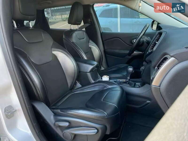 Внедорожник / Кроссовер Jeep Cherokee 2018 в Киеве фото 19 Внедорожник / Кроссовер Jeep Cherokee 2018 в Киеве