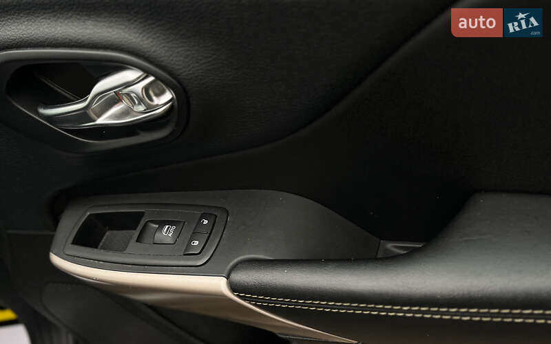 Внедорожник / Кроссовер Jeep Cherokee 2017 в Мукачево