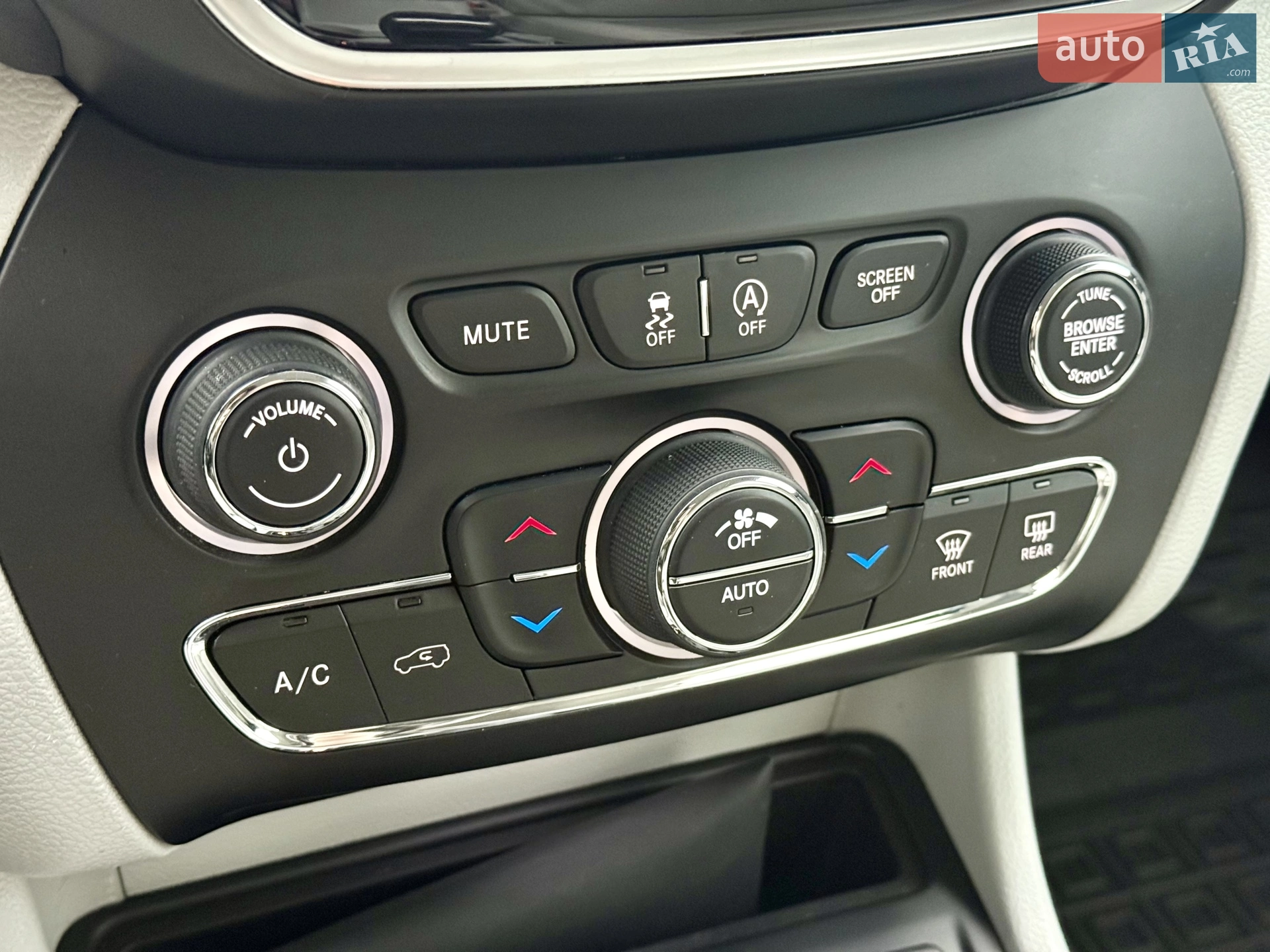 2019 Jeep Cherokee - мініатюра 21