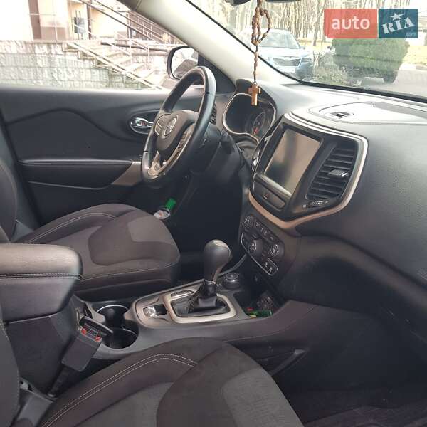 Внедорожник / Кроссовер Jeep Cherokee 2016 в Ровно