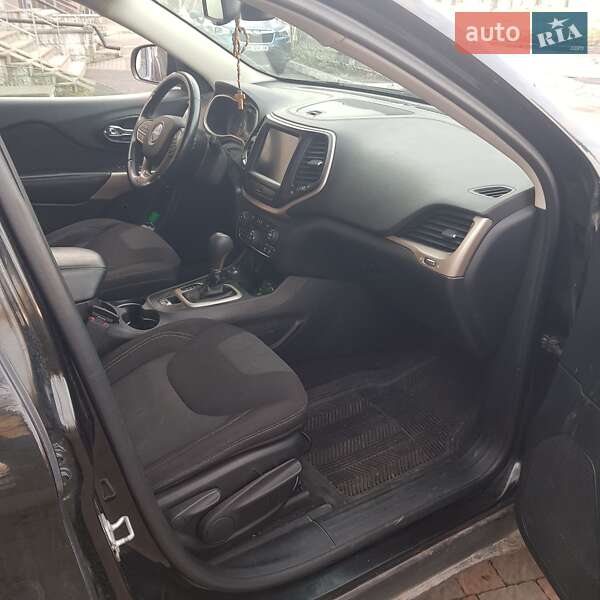 Внедорожник / Кроссовер Jeep Cherokee 2016 в Ровно