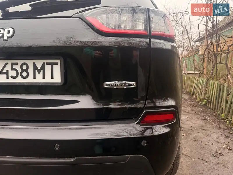 Jeep Cherokee 2019 VIN 1C4PJLLB1LD556051 фото оголошення 8 з 54
