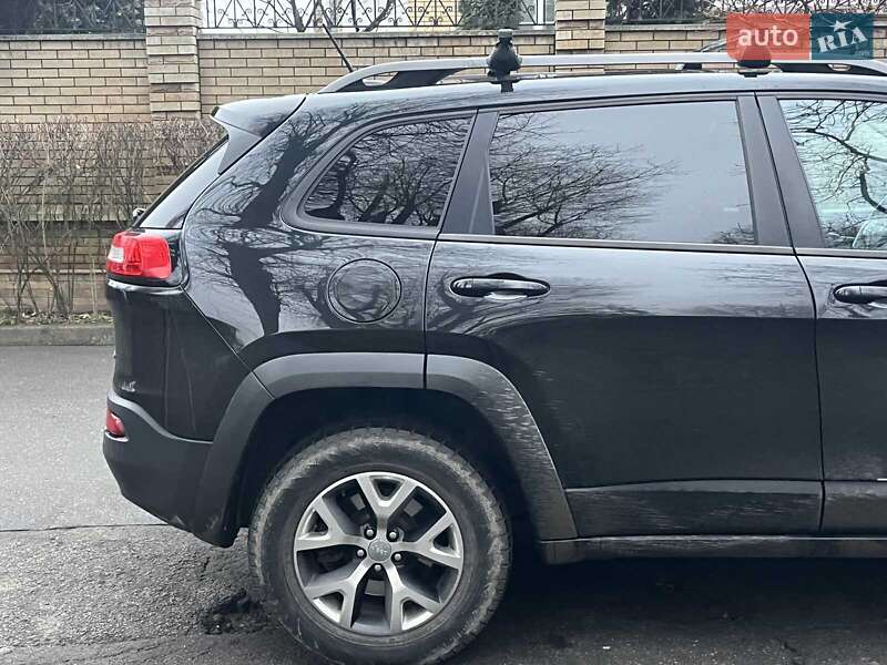 Позашляховик / Кросовер Jeep Cherokee 2015 в Києві