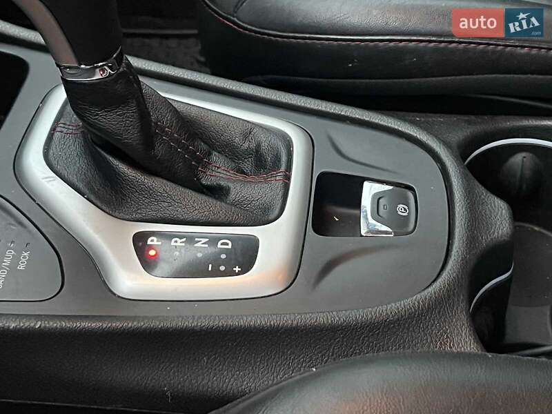 Позашляховик / Кросовер Jeep Cherokee 2015 в Києві