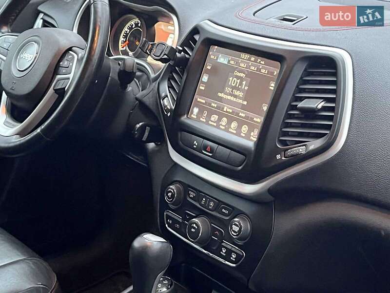 Позашляховик / Кросовер Jeep Cherokee 2015 в Києві