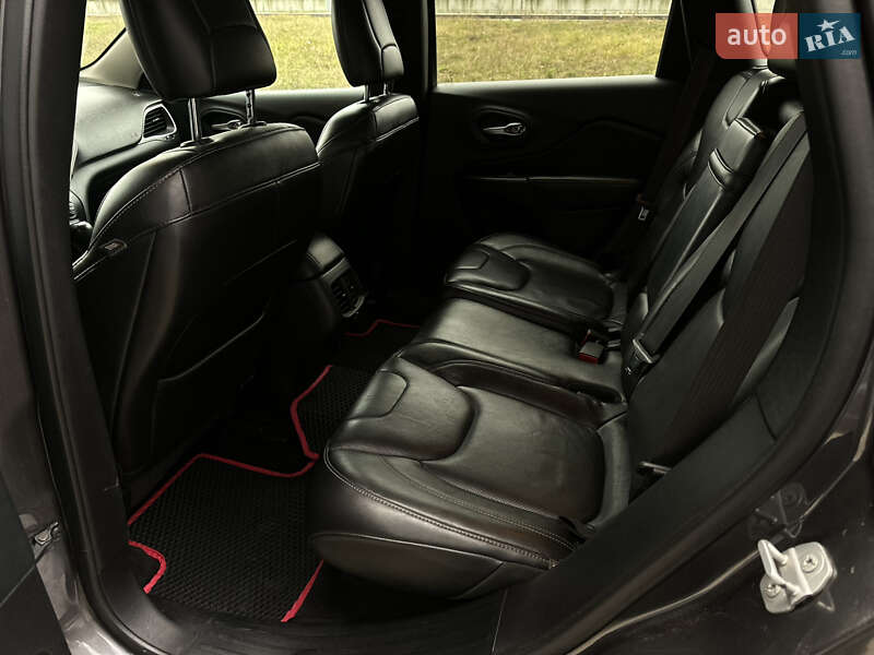 Позашляховик / Кросовер Jeep Cherokee 2014 в Києві