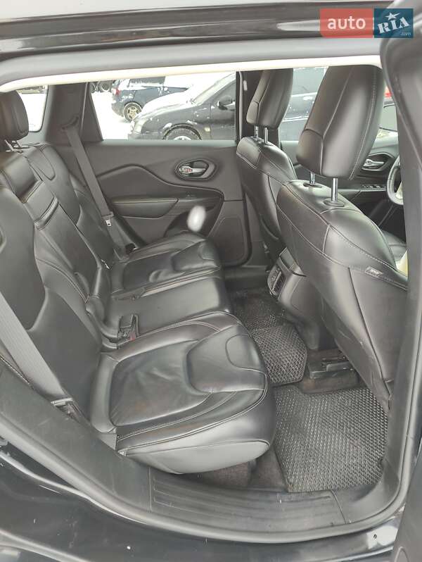 Внедорожник / Кроссовер Jeep Cherokee 2016 в Тернополе