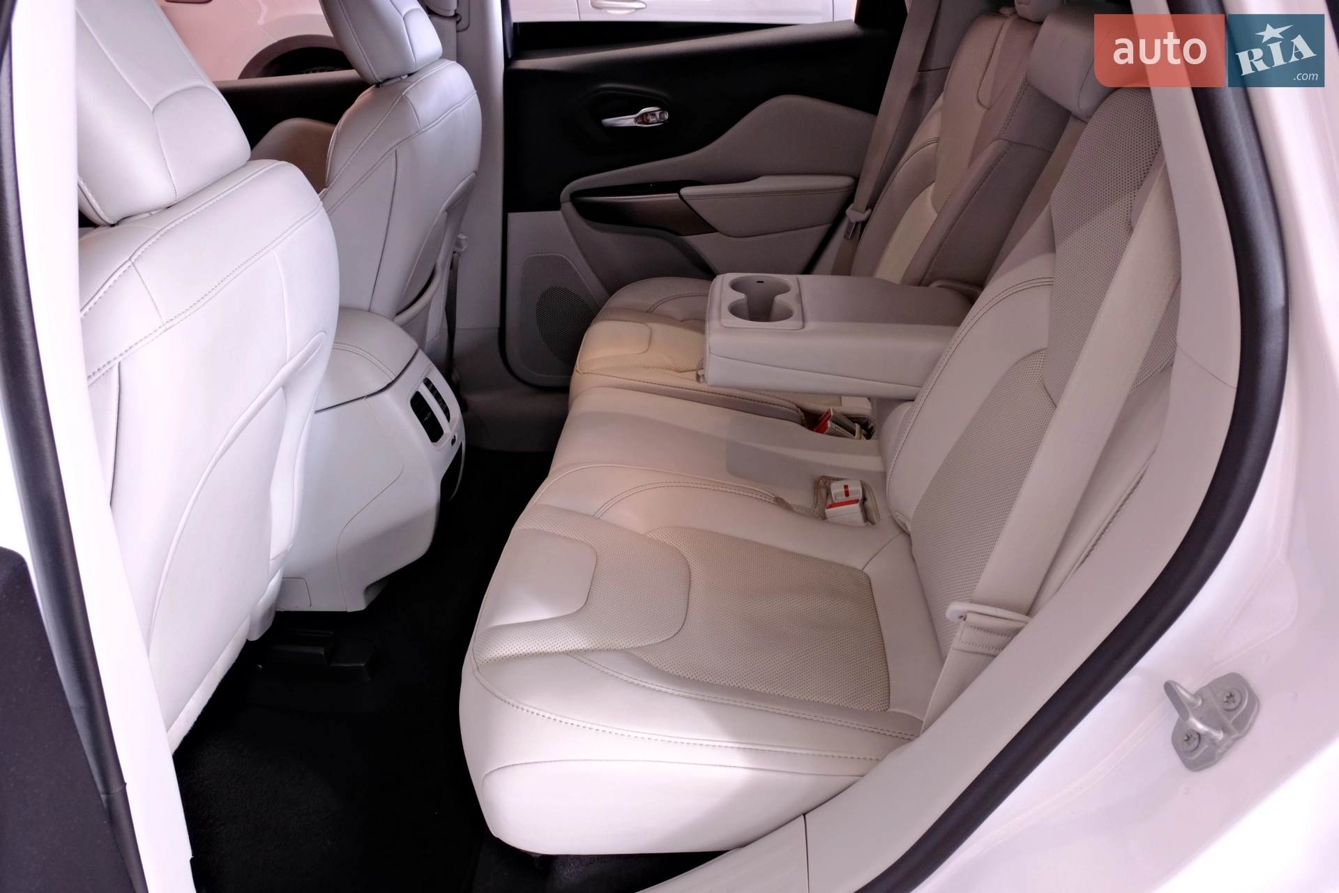 2022 Jeep Cherokee - мініатюра 37
