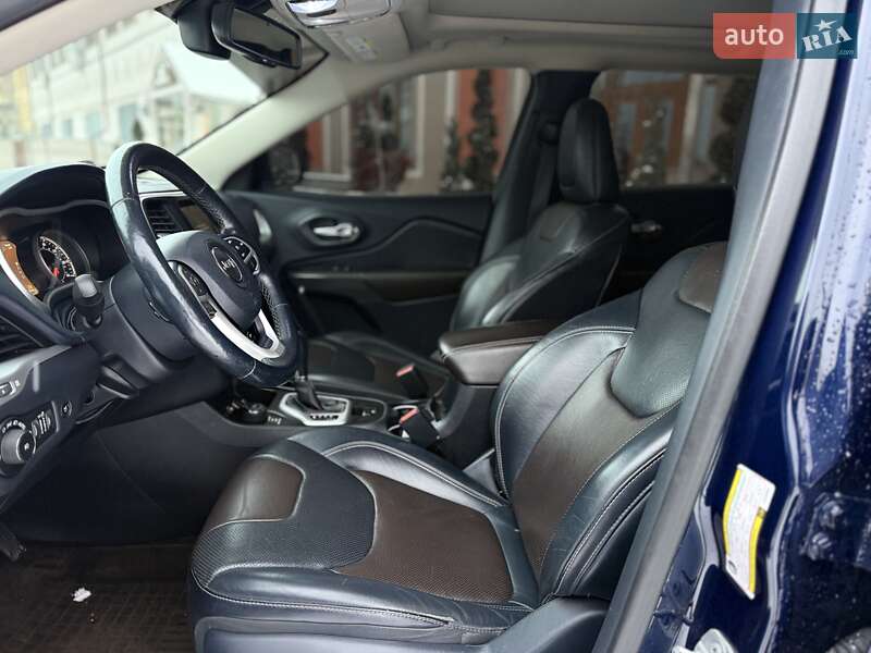 Внедорожник / Кроссовер Jeep Cherokee 2015 в Стрые