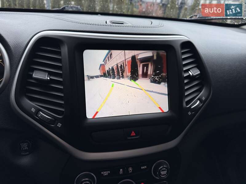 Внедорожник / Кроссовер Jeep Cherokee 2015 в Стрые