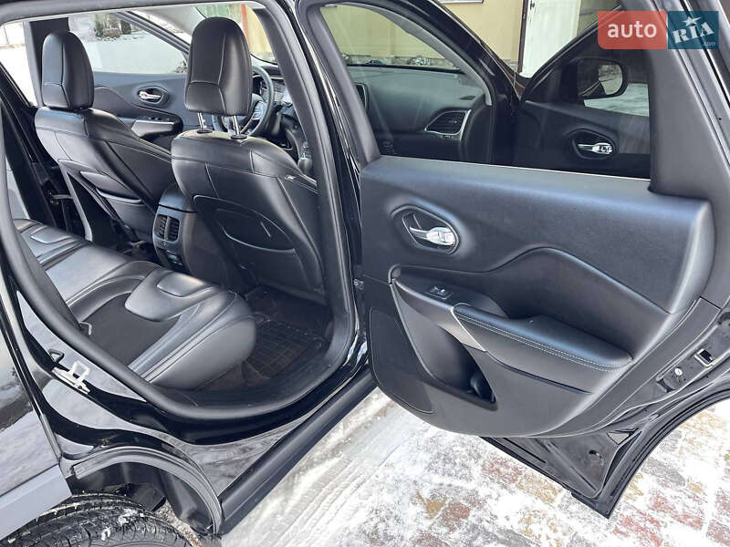 Позашляховик / Кросовер Jeep Cherokee 2019 в Львові