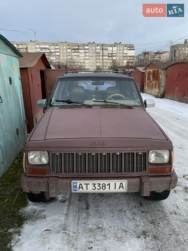 Внедорожник / Кроссовер Jeep Cherokee 1989 в Ивано-Франковске